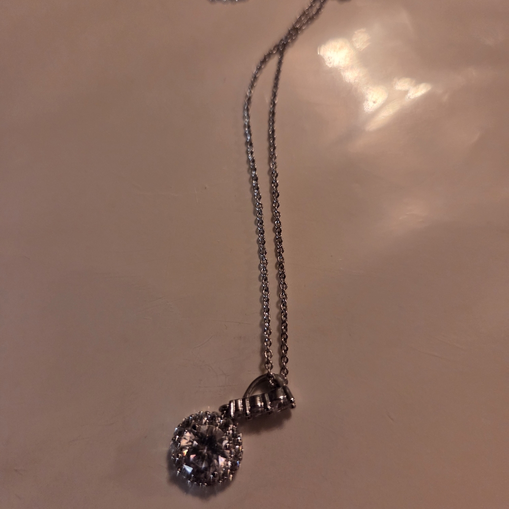 Elegant Silver Jewelry Set - Picture 2 of 4